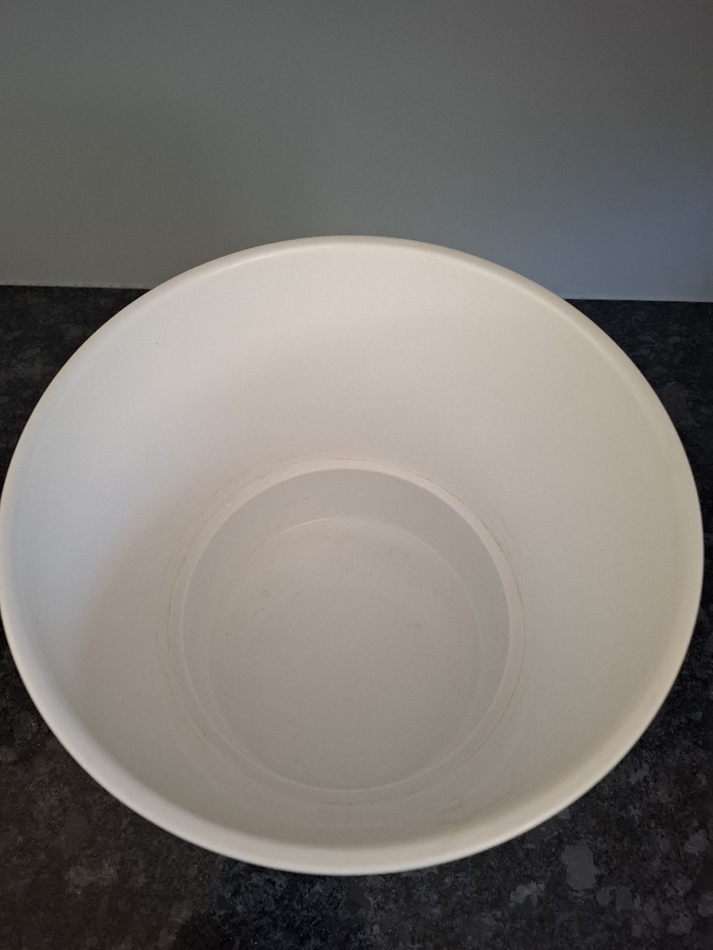 Ikea Vasi per fiori: Pot de fleurs blanc, modèle "Emmumma" Ikea 27cm diamètre – Usato da Neuchâtel venduto da FloKo88 1