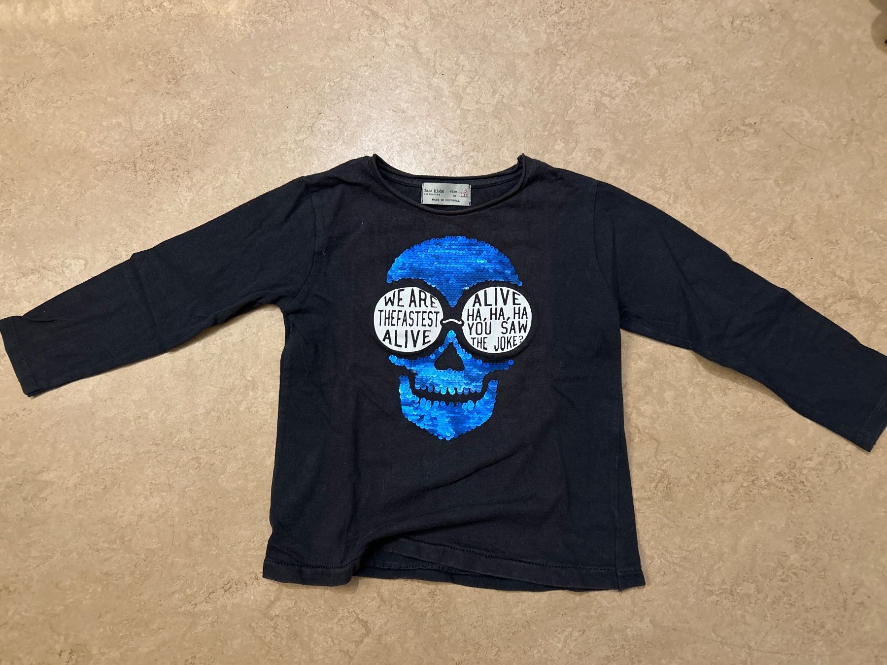 Zara Pulls et sweat-shirts: Zara Totenkopf Pailletten Pulli Gr. 110 – D'occasion à Guntershausen par Gloominati