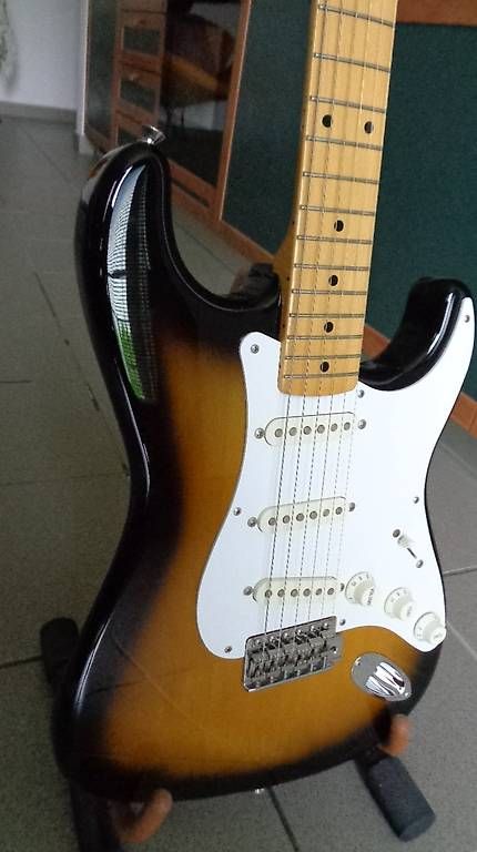 Fender Strumenti musicali: Fender Stratocaster ST57 two tone sunburst - 2014 – Usato da Pianezzo venduto da JapanGuitars 2