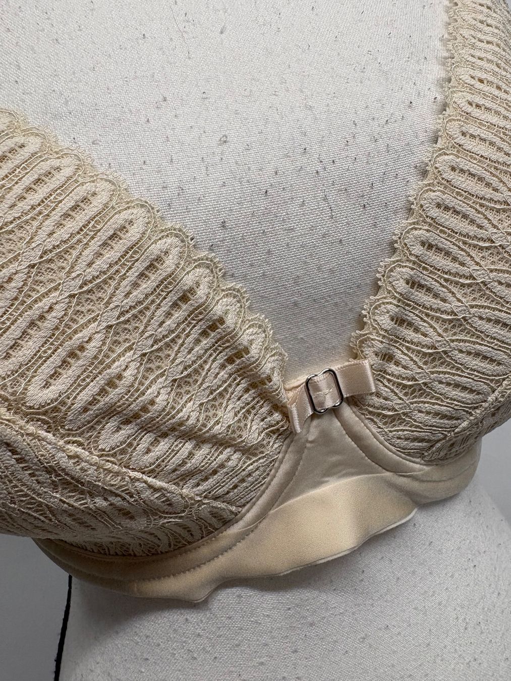 Triumph Altra biancheria intima: Triumph BH mit Spitze Aura Spotlight 75F nude – Nuovo (secondo la descrizione) da Regensdorf venduto da secondchancefashion 2