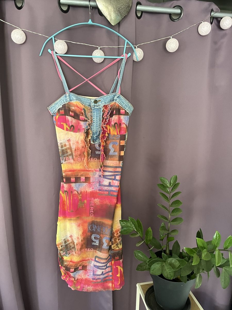 Robes: Robe imprimée style denim neuf Taille S – D'occasion à Saxon par Marine11