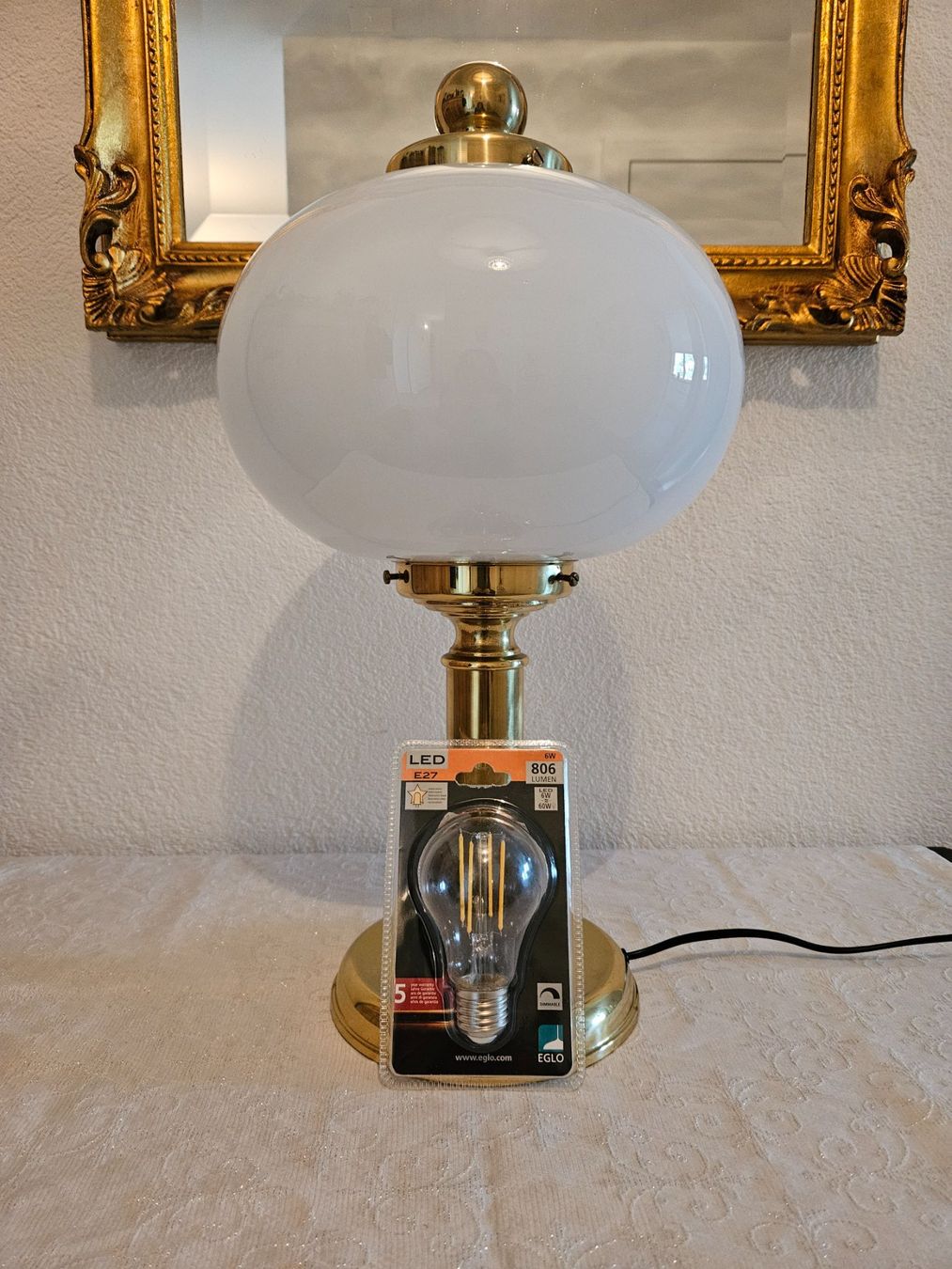 Lampade: Messing Lampe mit Opalglaskugel – Usato da Wittenbach venduto da anzo4 1