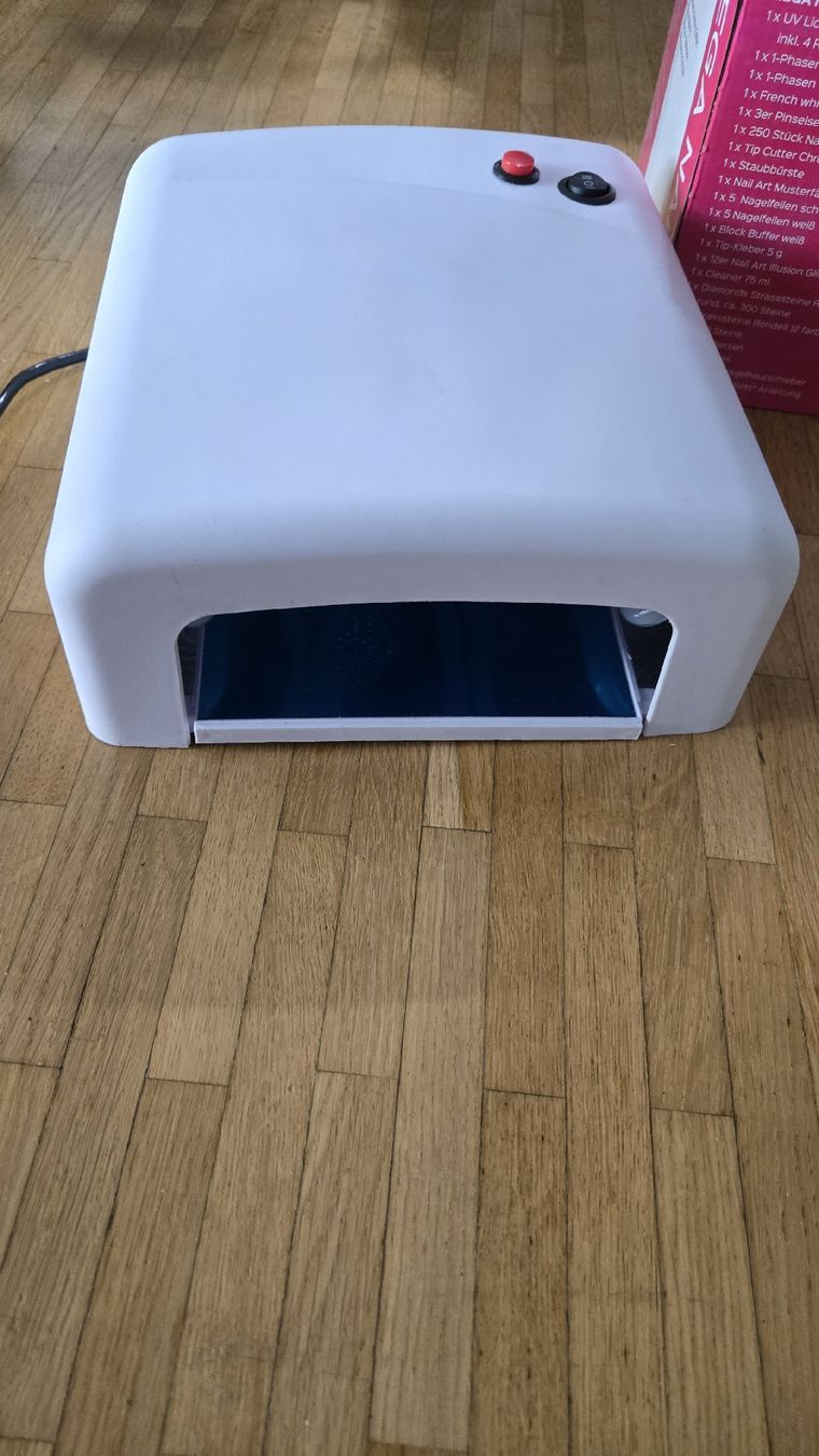 Unghie finte: Nagel Lampe im Set mit Tips und Deko – Usato da Affoltern am Albis venduto da avi_ 1