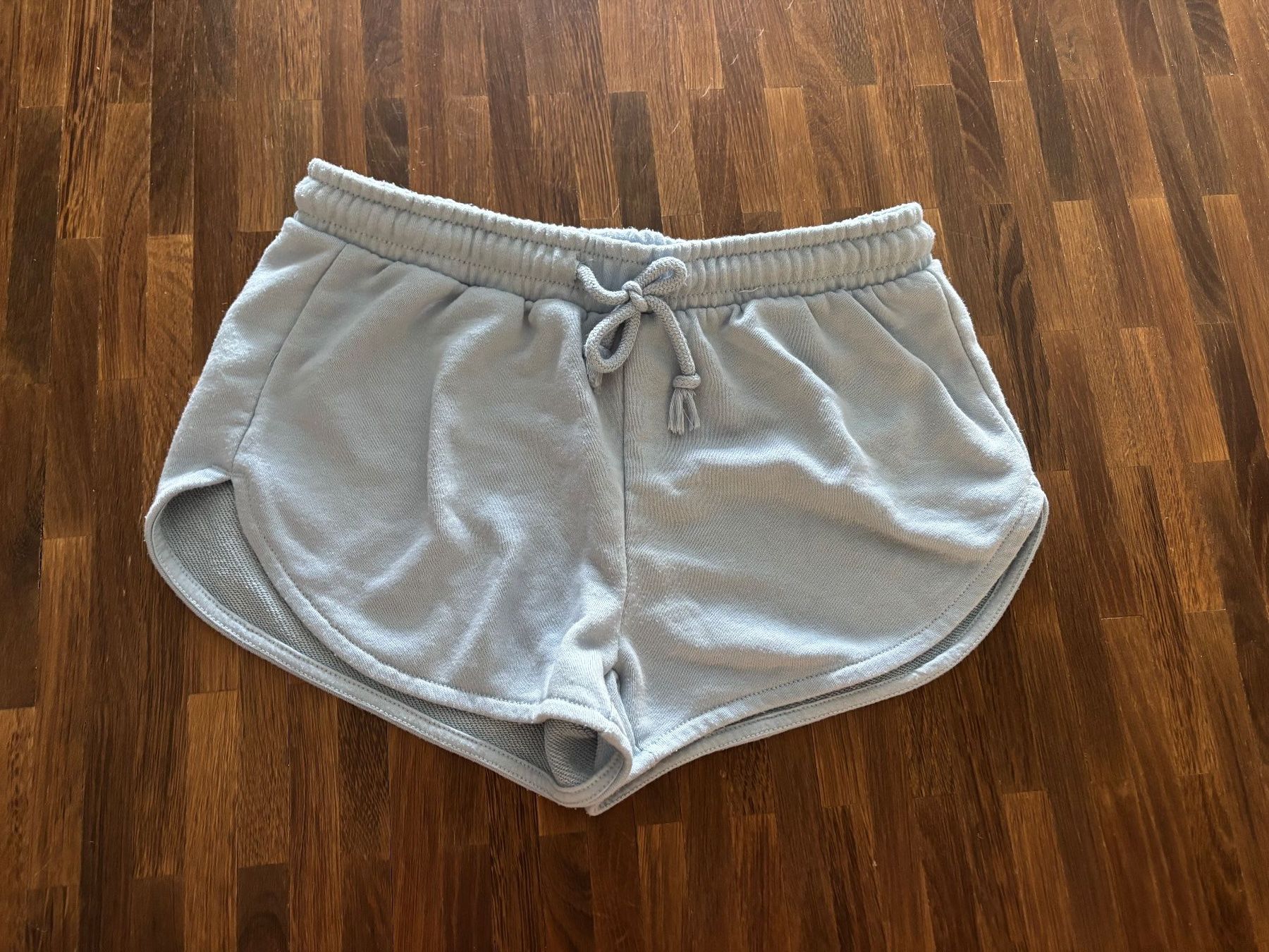 Hosen: Damen Shorts hellblau Grösse S – Gebraucht aus Hinwil von liviipivii