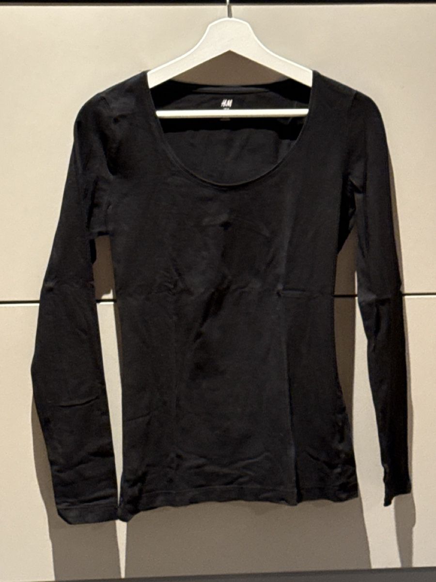 H&M T-shirt: H&M Longsleeve Shirt Schwarz, Grösse M, Basic, Top! – Nuovo (secondo la descrizione) da Wegenstetten venduto da ItsVi
