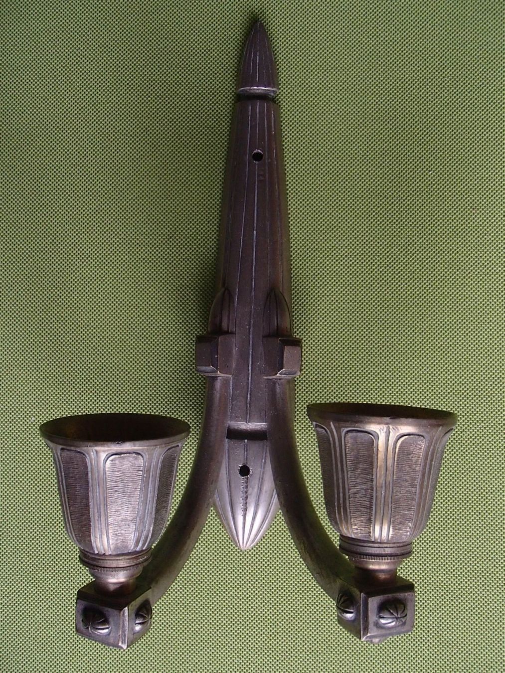 Lampes: vernickelte Art Deco Bronze Wandlampe – D'occasion à Schöfflisdorf par pullux