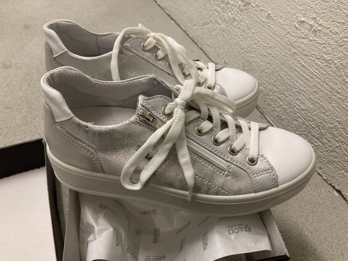Scarpe da donna: Igi&CO Sneaker silber – Nuovo e nell'imballaggio originale da Dielsdorf venduto da Chantal1988 1