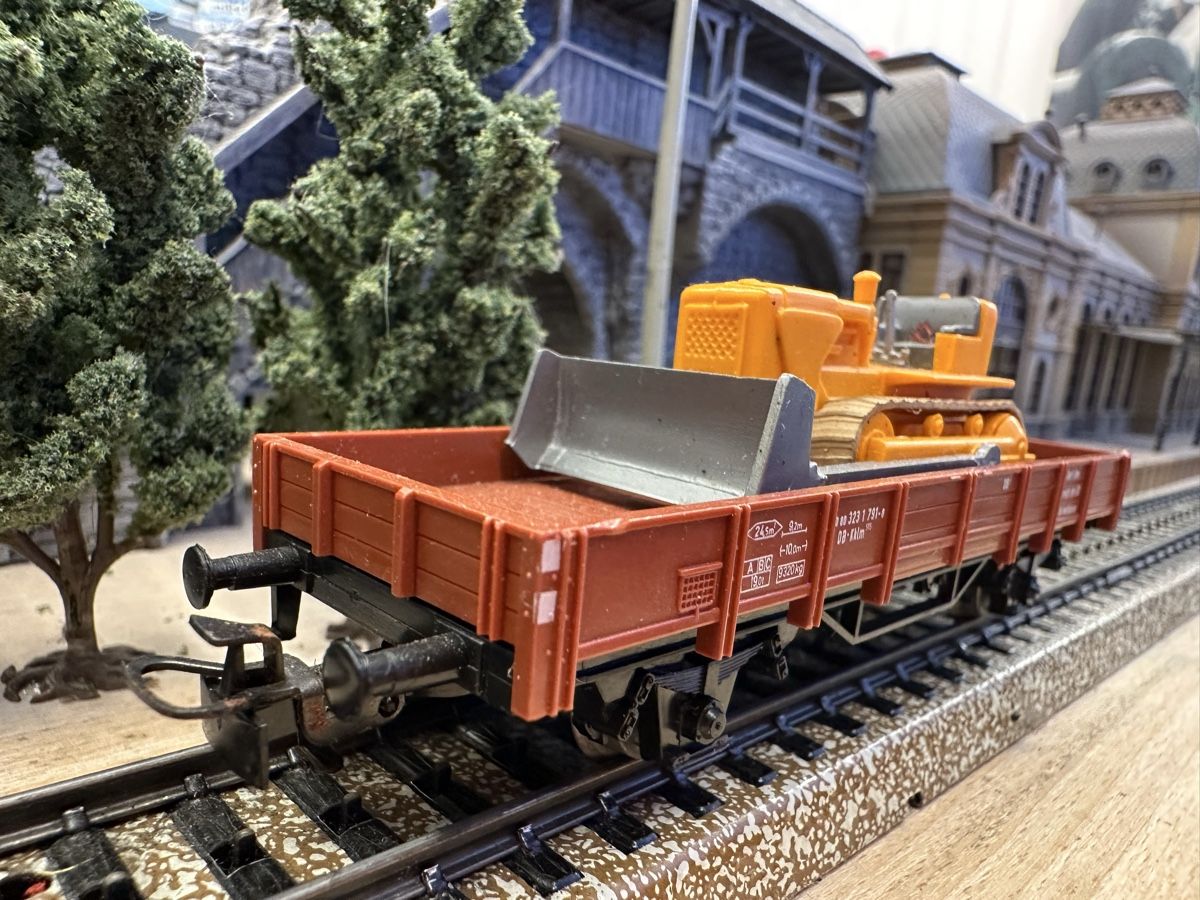 Märklin Modellini di ferrovie: Märklin 4424 Güterwagen mit Bagger – Usato da Lupsingen venduto da New-Haven