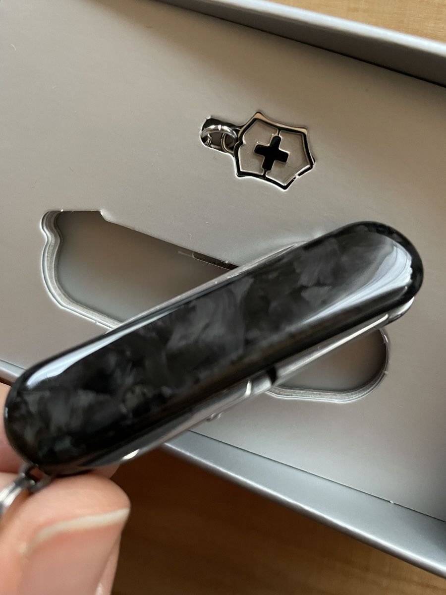 Victorinox Coltelli tascabile: Victorinox Classic Carbon – Nuovo e nell'imballaggio originale da Rümlang venduto da euqinom16 2