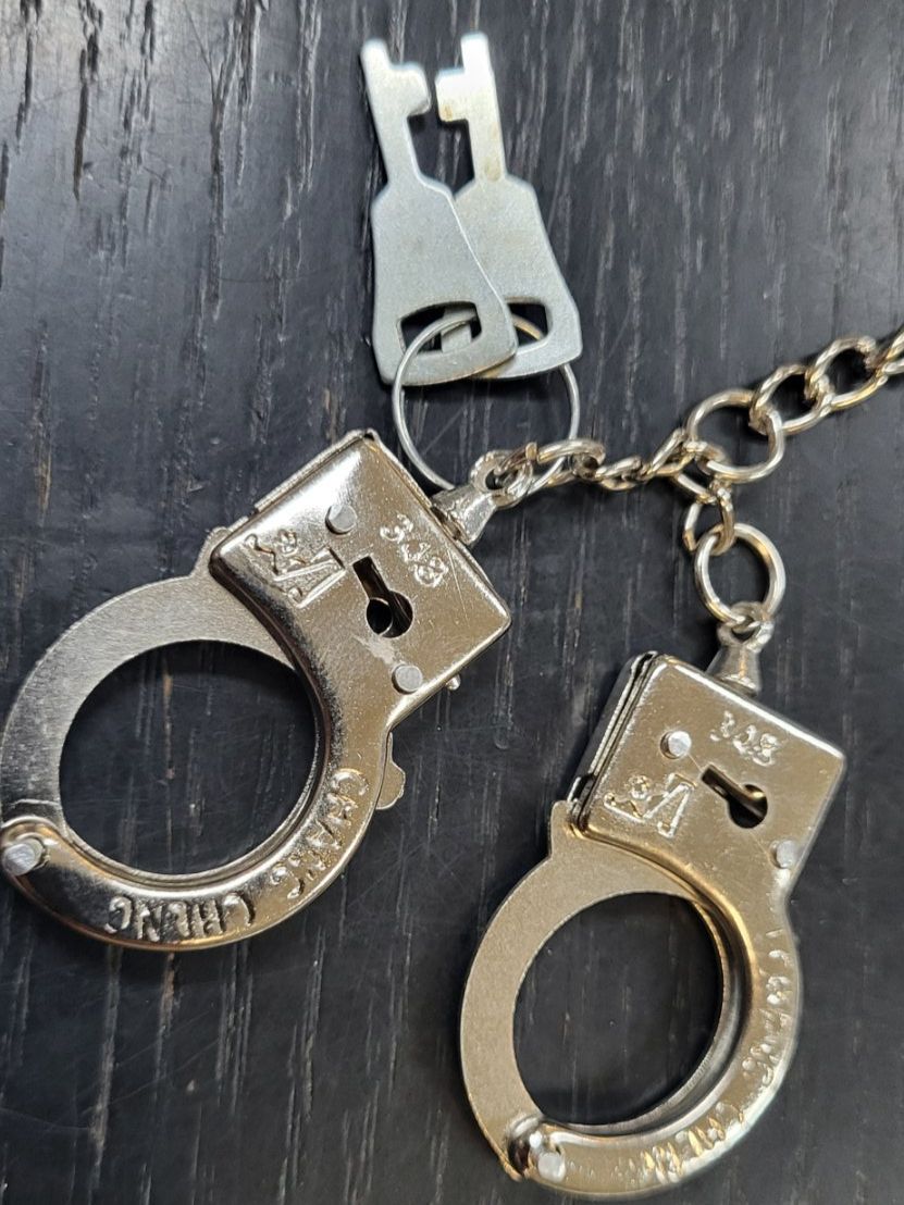 Portachiavi: Handschelle Schlüsselanhänger, Neu – Nuovo (secondo la descrizione) da Figino venduto da MabaStore24 1