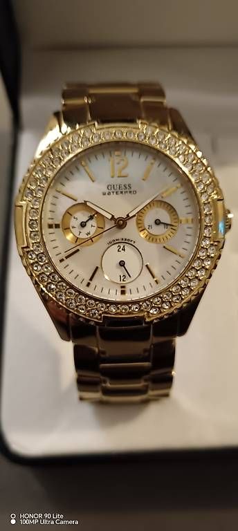 Montres: Super e montre analogique Waterproof 30 M GUESS – D'occasion à Genève par car_9qm9