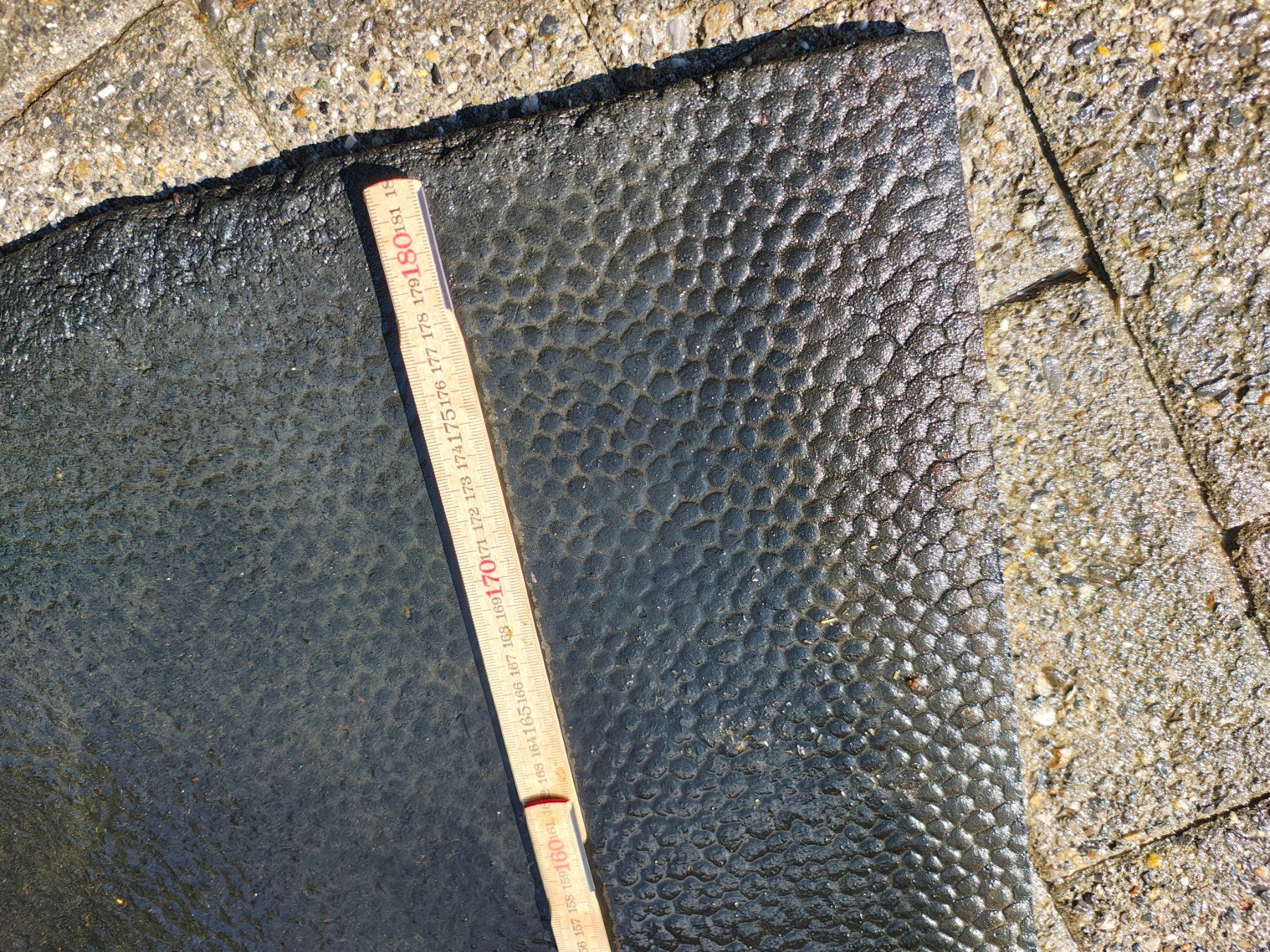 Rivestimenti per pavimenti: Gummimatten Anbindestall – Usato da Lostorf venduto da Agrisenn 3