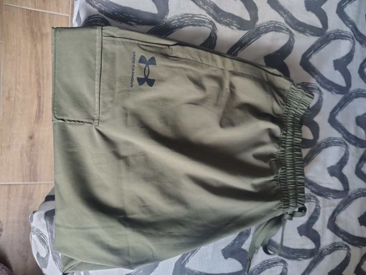 Pantaloni: Pantalon Under Armour – Nuovo (secondo la descrizione) da Begnins venduto da dia_m6l2 2