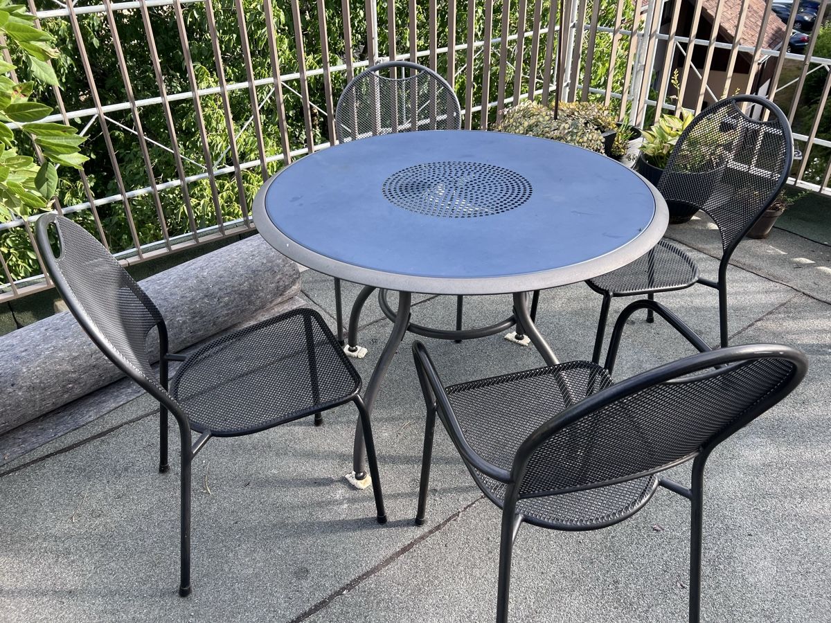 Set di tavolo e panche: Gartentisch mit 4 Stühlen – Usato da Gretzenbach venduto da Nikitiki5