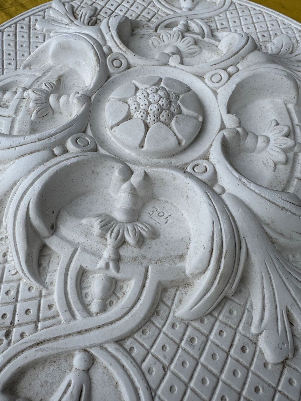 Tutte le decorazioni: Rosette / Stuckrosette – Usato da Sachseln venduto da BONATI01 1