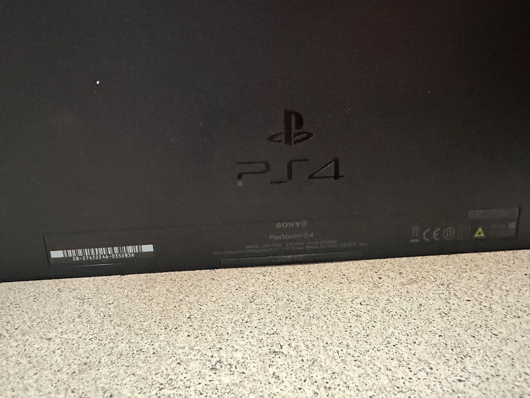Sony Console: PlayStation 4 (PS4) mit 2 Controller – Usato da Tägerwilen venduto da pau_khg6 1