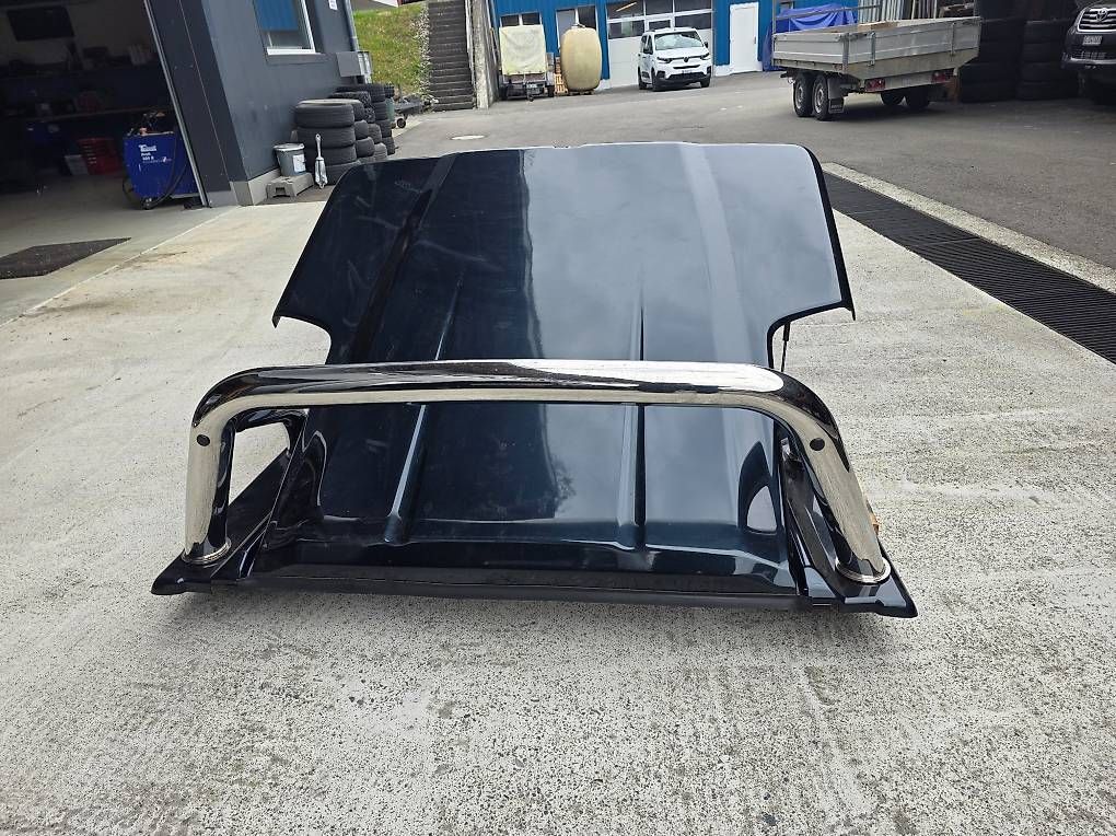 Tutti i ricambio: Pickup Laderaumabdeckung mit Chrombügel – Usato da Ringgenberg BE venduto da Darika 1