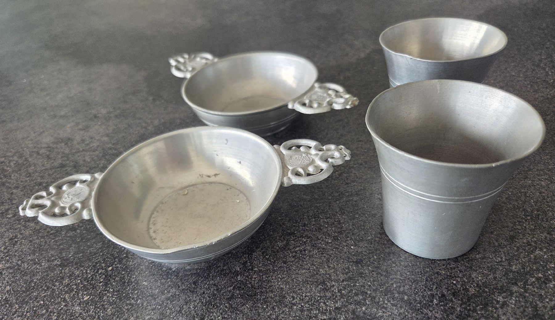 Set di piatti: Zinn Schalen Becher – Usato da Klingnau venduto da Groofty69