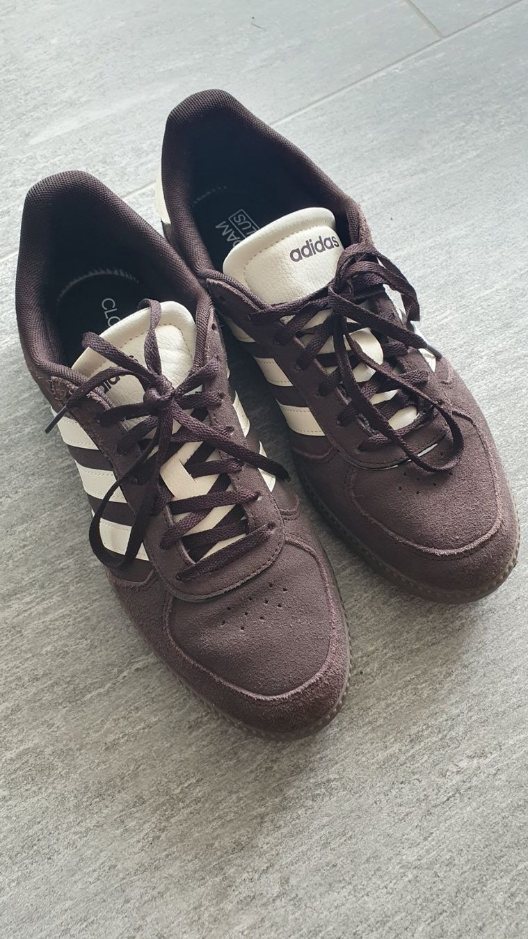 Adidas Scarpe da donna: Adidas Sneaker Gr. 42 (eher 40!) – Nuovo (secondo la descrizione) da Dürnten venduto da Rotorua07