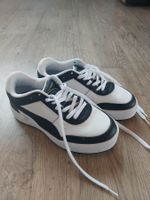 Puma Sneaker Gr. 37,5 schwarz/weiss Top Zustand