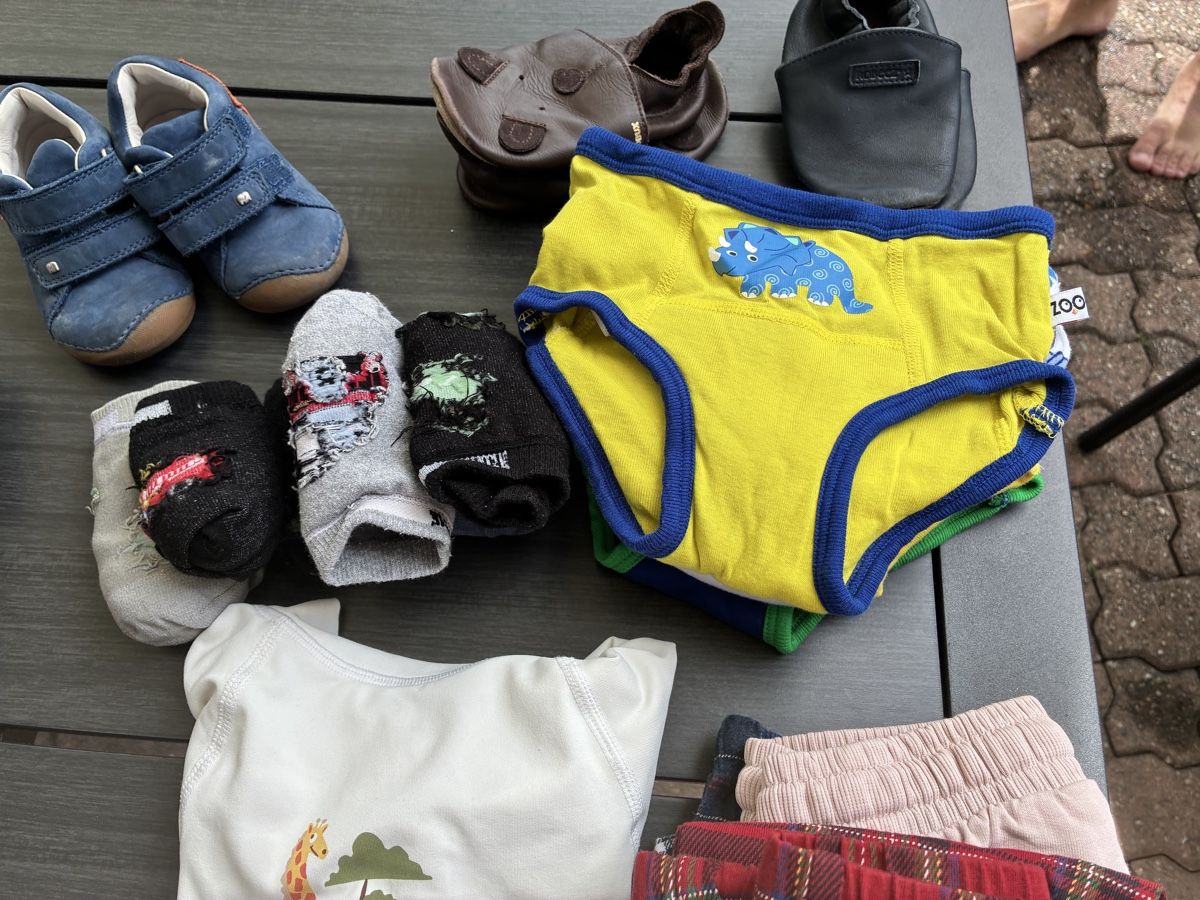 Lotti & Set di vestiti: Kleiderpaket 92 Junge, 26 teilig – Usato da Mitlödi venduto da meyer-sabrina 5
