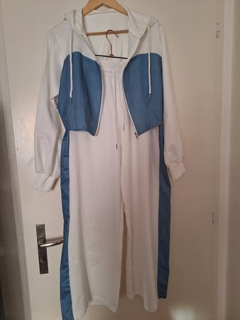 Ensemble veste avec pantalon.