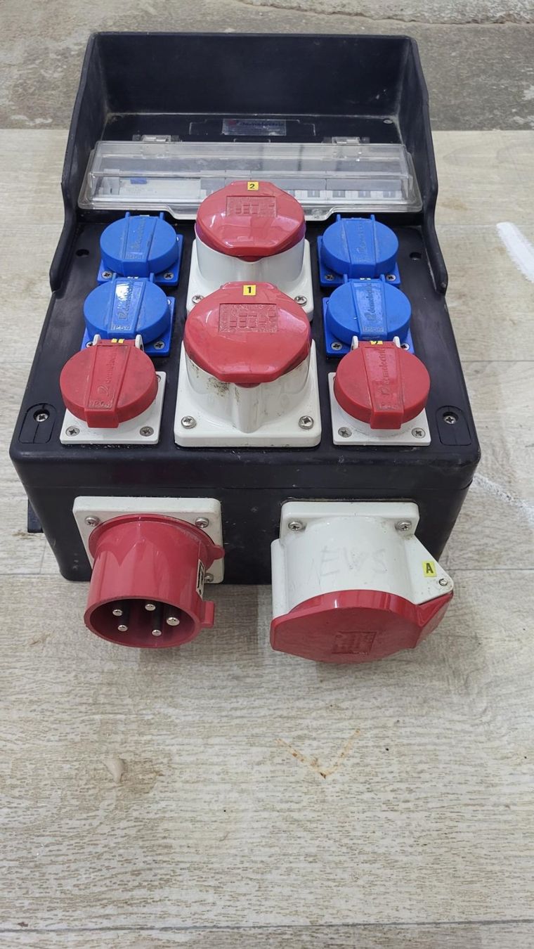 Electrotechnique: Baustromverteiler 32 Ampère – D'occasion à Bürglen / OW par Guggy740 1