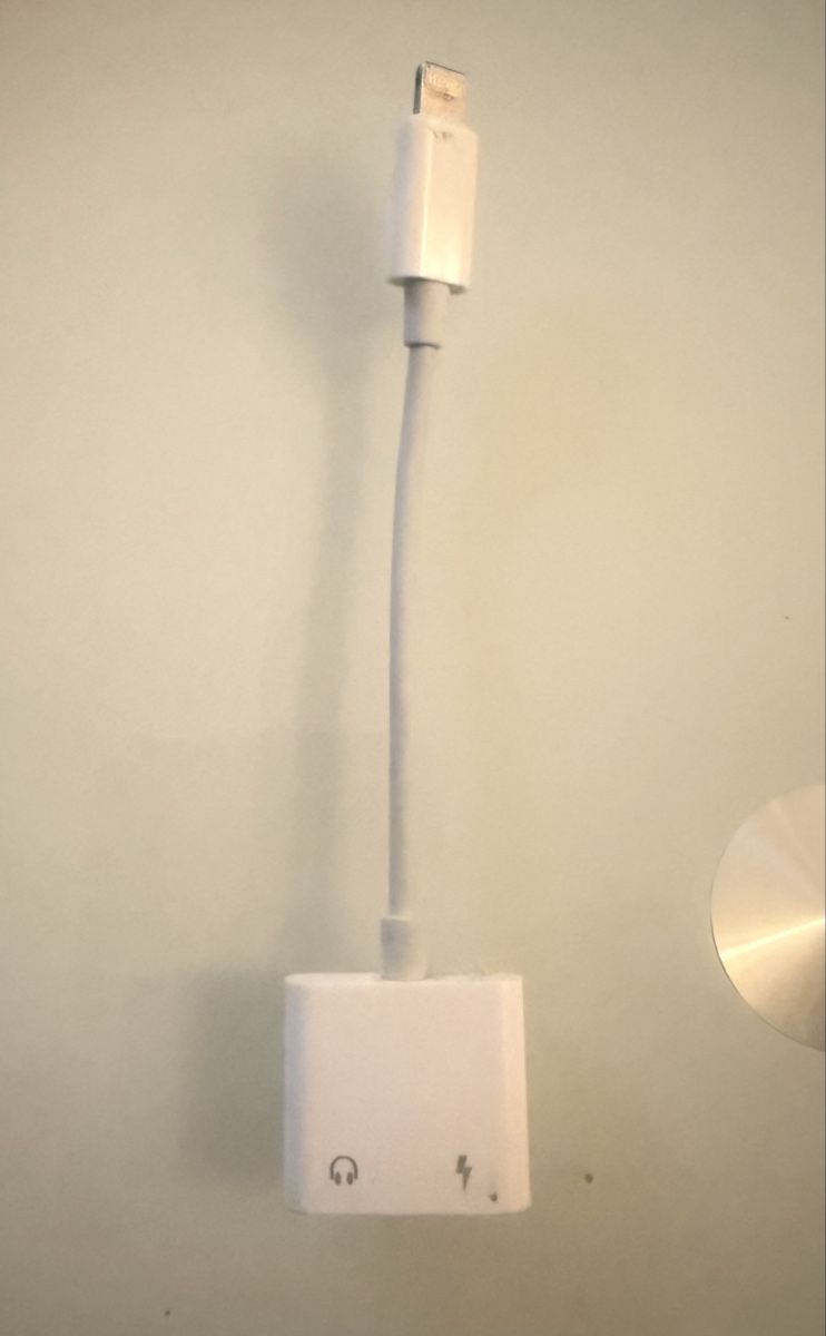 Apple Laufwerke & Adapter: 2in1 Lightning Adapter an Lightning + 3,5 mm Audio Jack – Gebraucht aus Sursee von Betlaze 1