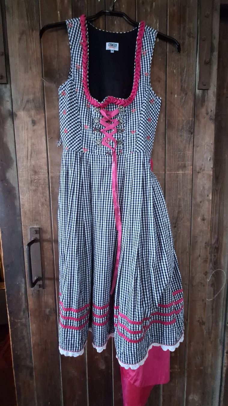 Kleider: Dirndl Kleid mit Schürze – Gebraucht aus Weinfelden von JoeBaer 1