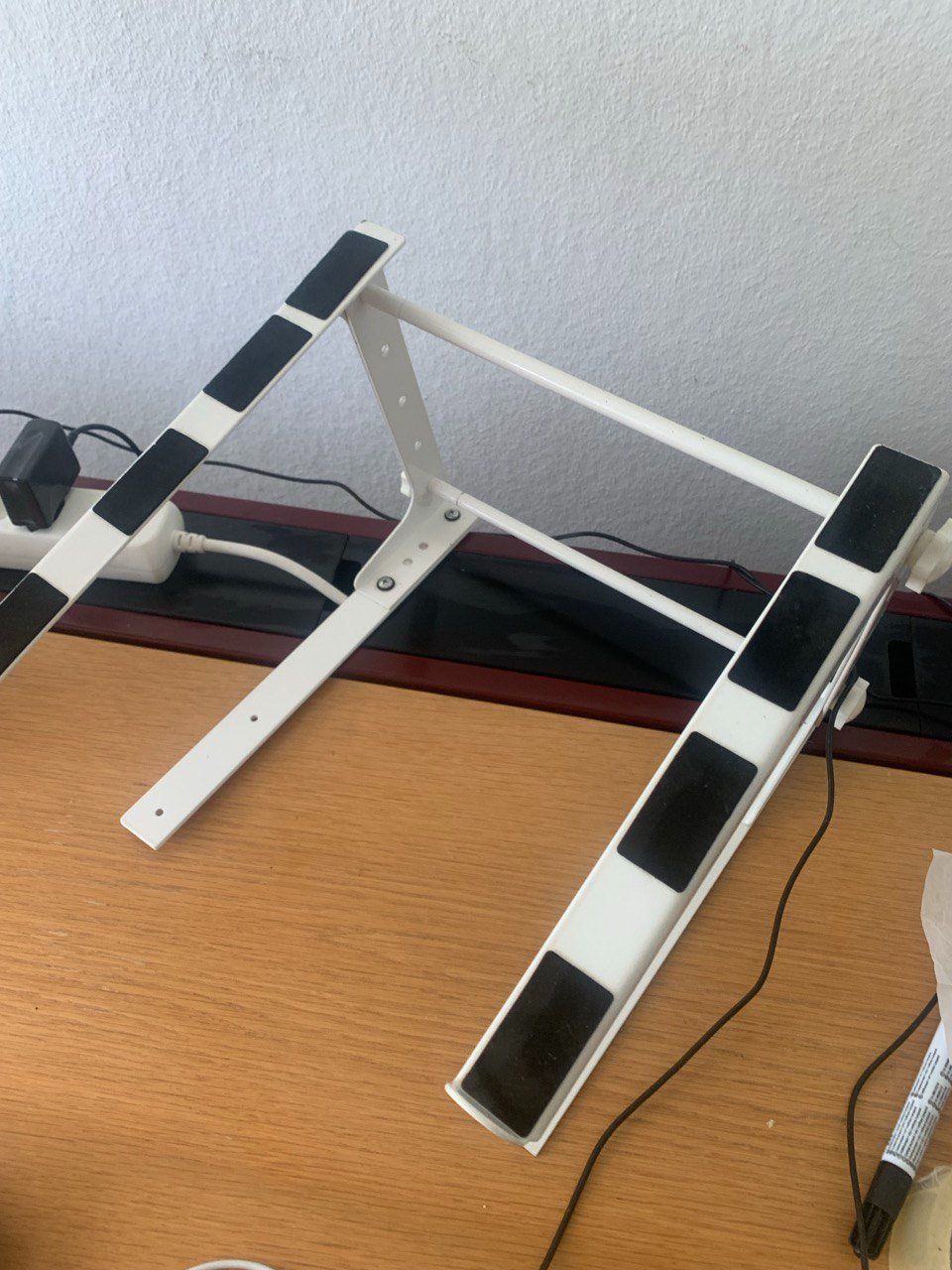 Racks & Cavalletti: Laptop- / DJ-Ständer – Nuovo (secondo la descrizione) da Affoltern am Albis venduto da den_8qgw 1