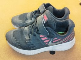 Nike Star Runner Kinderschuhe, Grösse 30