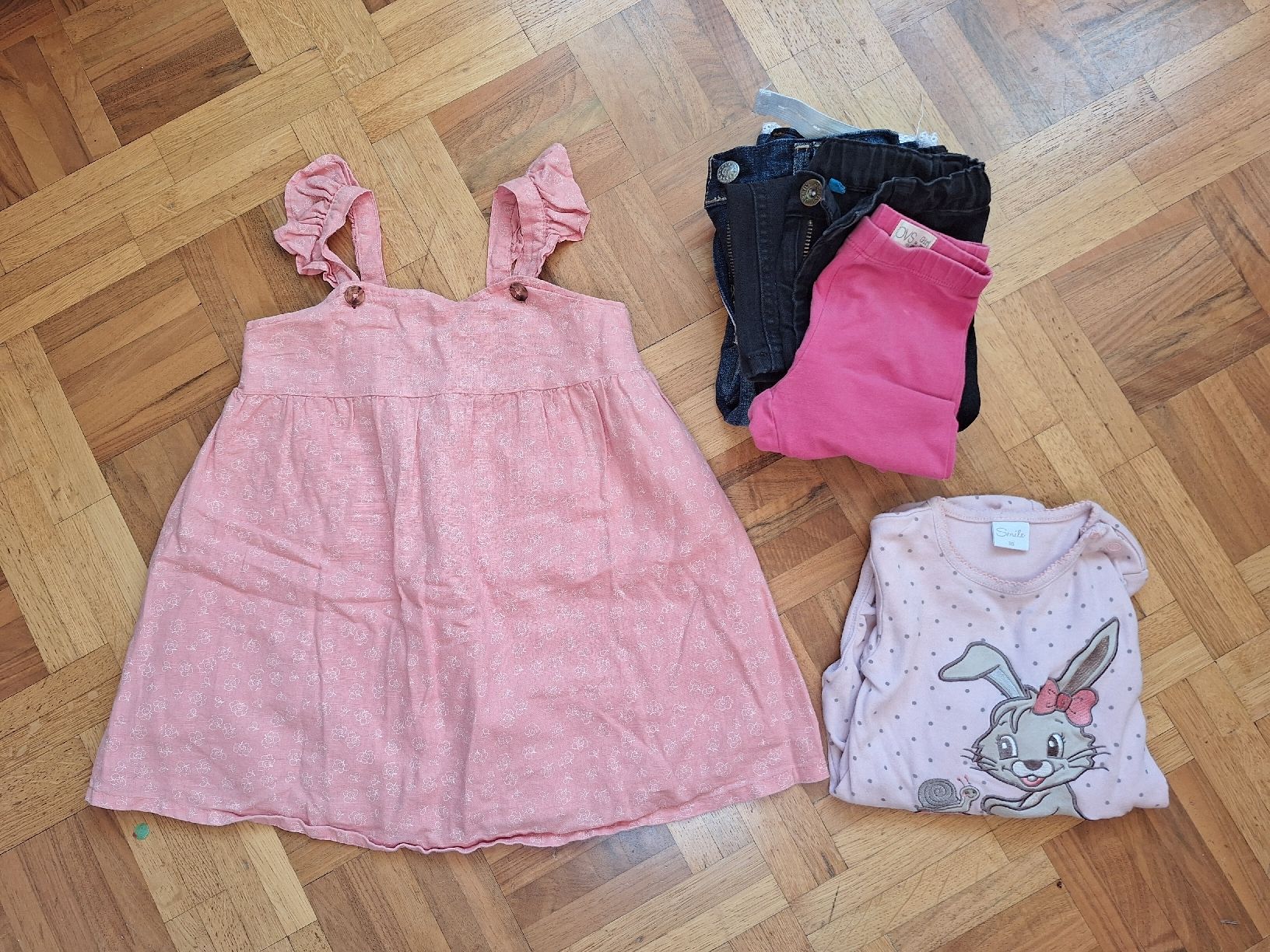 Benetton Lotti & Set di vestiti: Kleiderpaket Gr. 98 für Mädchen – Usato da Fribourg venduto da lf87