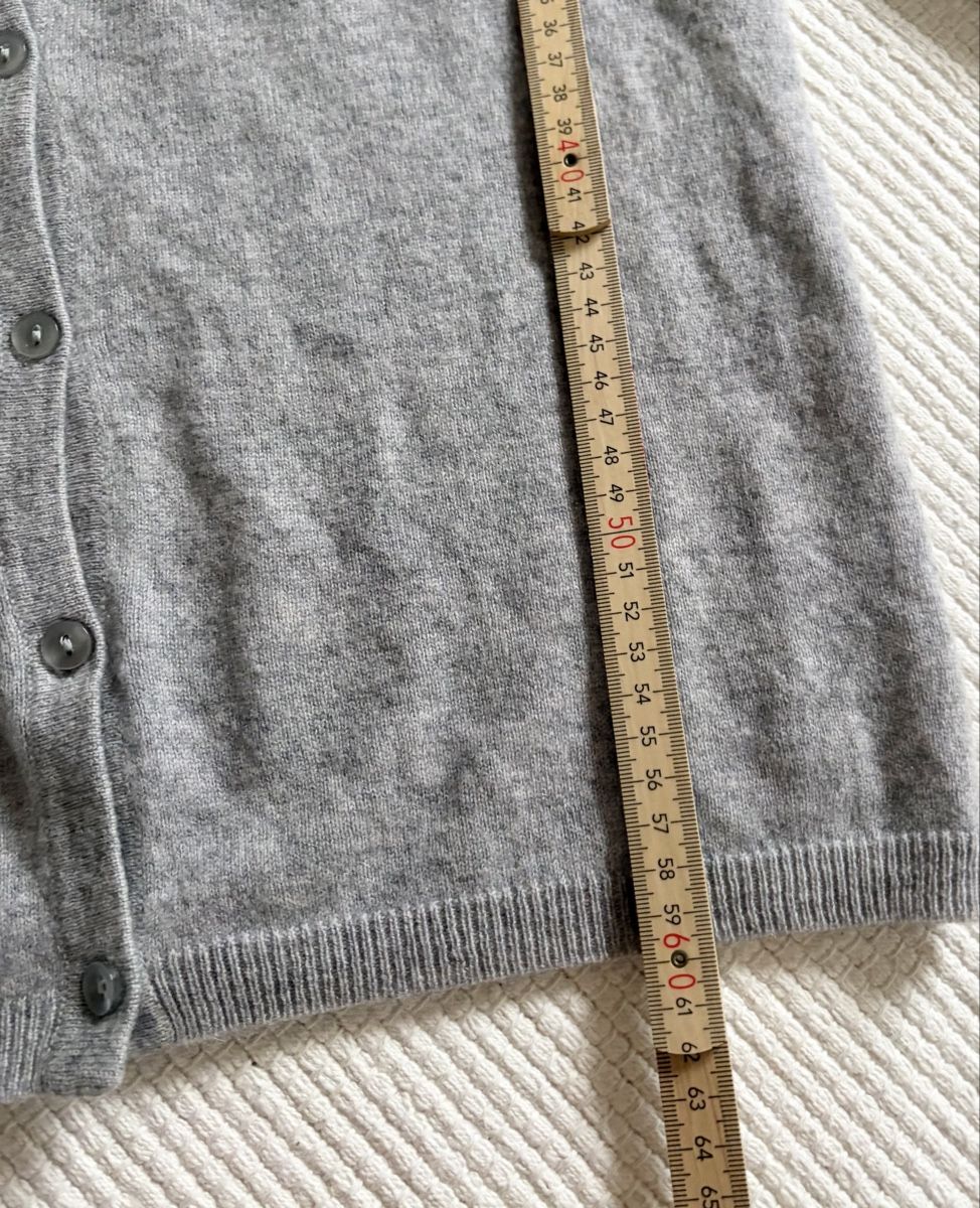 Maglioni & Felpe: Damen Kaschmir Strickjacke grau Grösse M  – Usato da Gossau venduto da Magic999 5