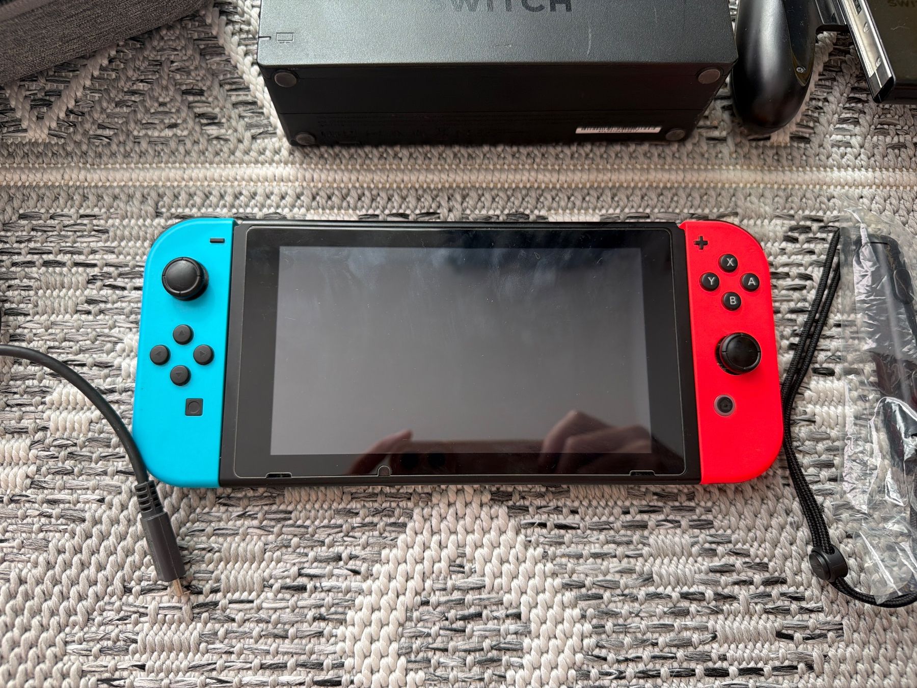 Nintendo Consoles: Nintendo Switch Bundle- Great Condition! – D'occasion à Dübendorf par AmberQian 1