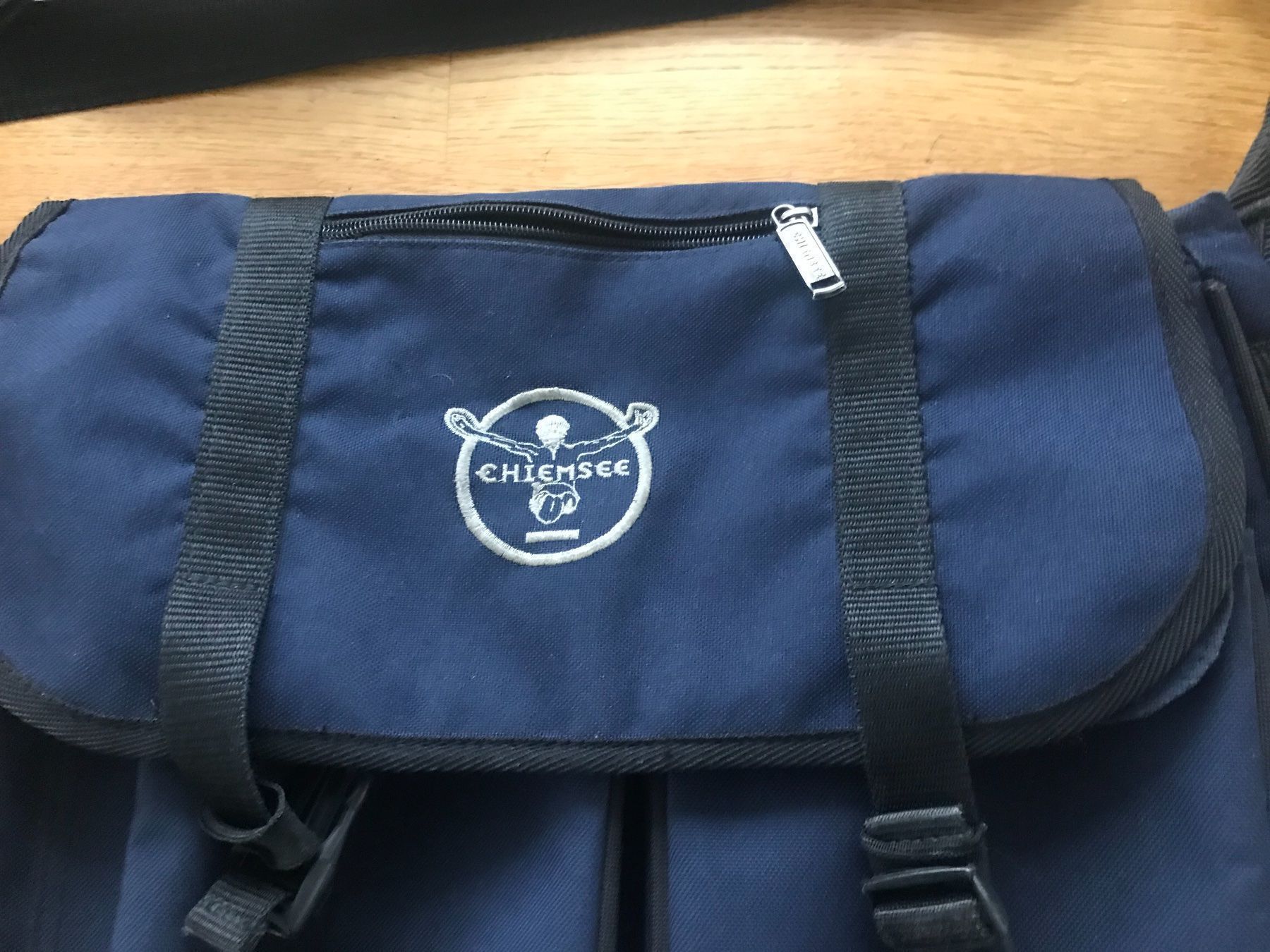 Chiemsee Borse: Chiemsee Tasche/ Schultasche – Usato da Basel venduto da Malian