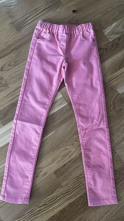 Neue Hosen für Mädchen