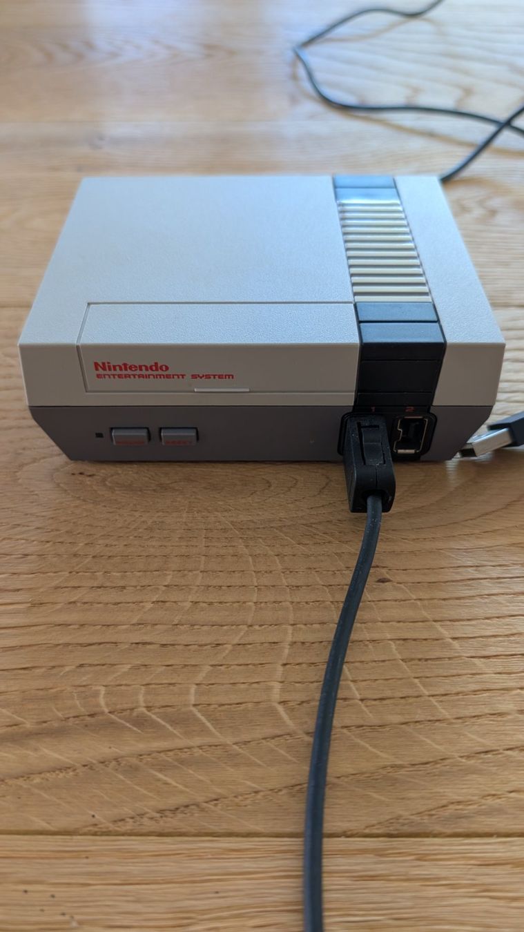 Nintendo Console: Nintendo Classic Mini Entertainment System Konsole grau – Usato da Widnau venduto da Mcdynamite 2