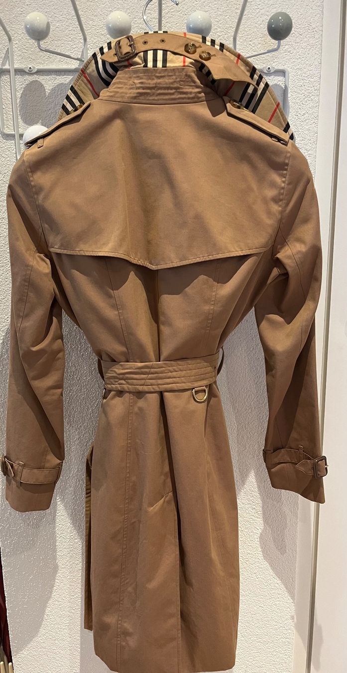 Burberry Cappotti: Burberry Trenchcoat – Usato da Thalwil venduto da matag79 1