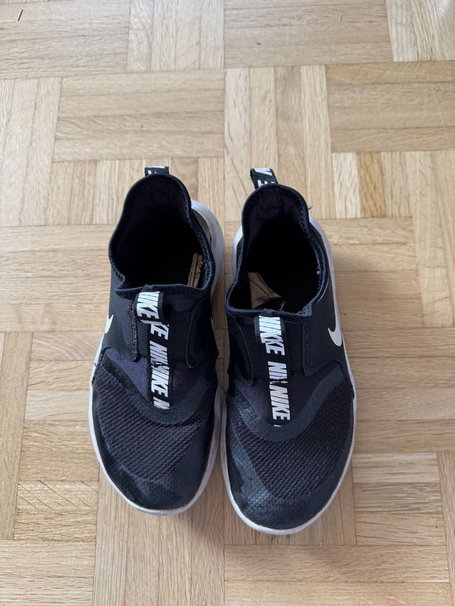 Nike Chaussures garçon: Nike Schuhe, Grösse 33 – D'occasion à Kleinandelfingen par les_gb7w