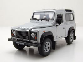 Land Rover Defender 3-Türer 1990-2016 silber met.   1:24