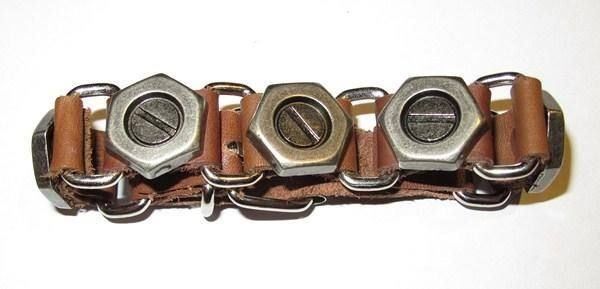 Bracciali & Braccialetti: Steampunk Lederarmband Schrauben 6-kant – Nuovo (secondo la descrizione) da Schwanden GL venduto da UHRKNALL 2