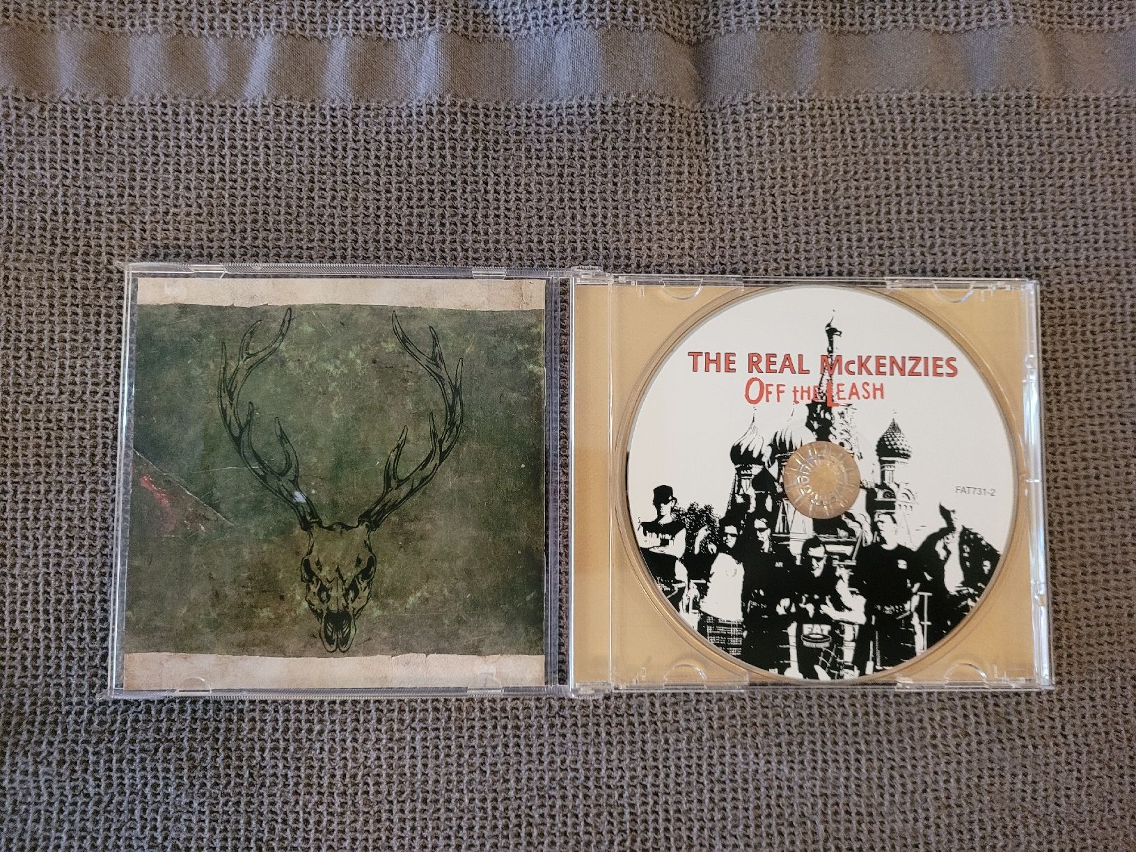 CD: Audio-CD; The Real McKenzies: Off The Leash – Usato da Aarberg venduto da galli-thomas 1