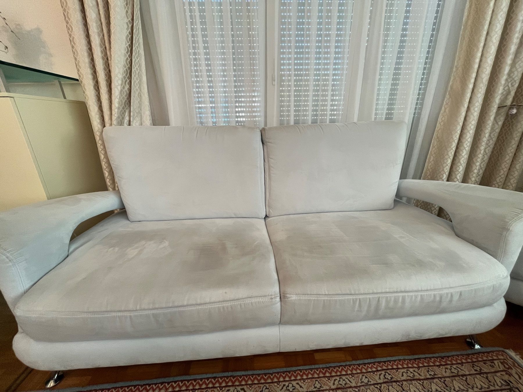 Sofas: 2x hellblaue Sofas + zusätzlicher Sitzhocker – Gebraucht aus Siebnen von Arko27 1