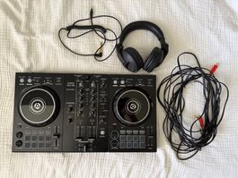 Pioneer DJ DDJ-400 mit Kopfhörer und Audiokabel Stereo