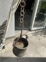 Antiker Kupfertopf mit Kette - Dekoration für Garten!