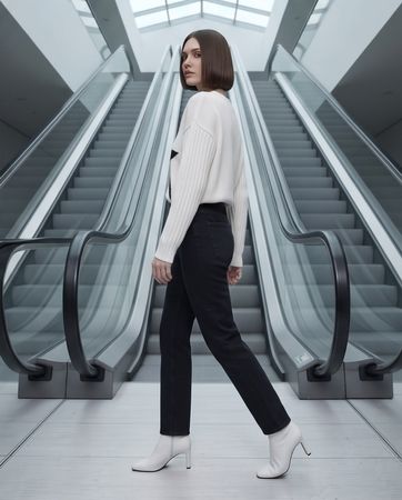 Pull blanc étoile noire — très bon état — taille M