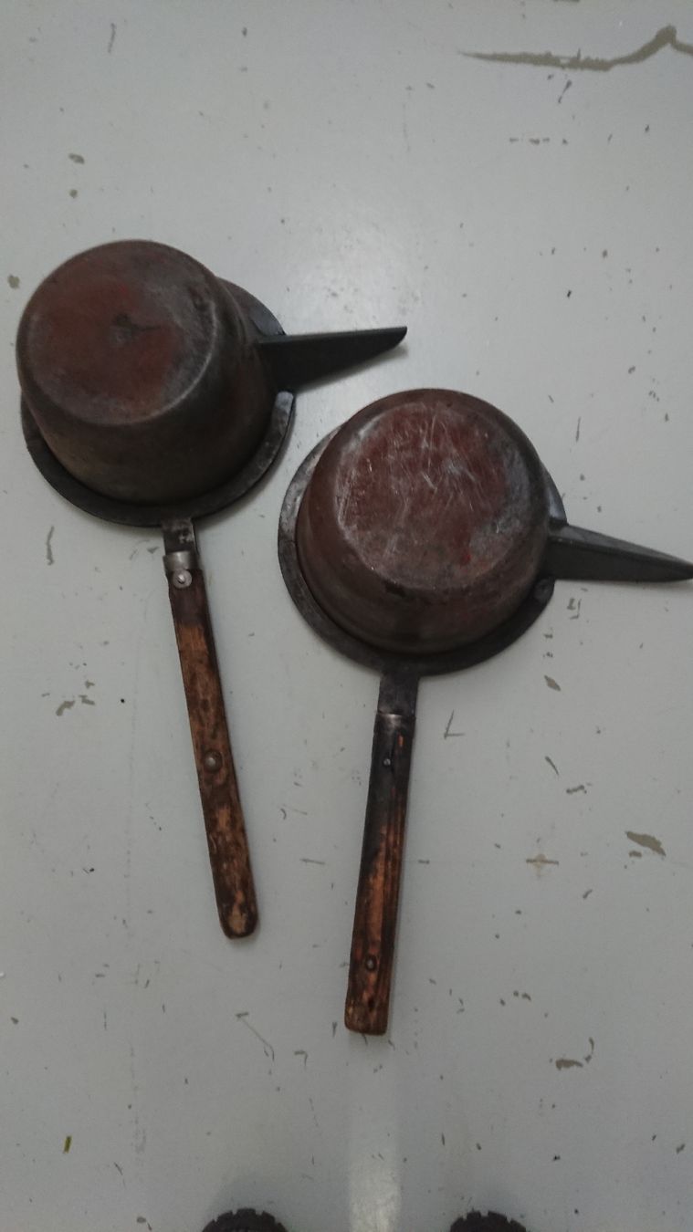 Padelle: 2 ANTIKE GUSSPFANNEN – Usato da Biel/Bienne venduto da dasi3 2