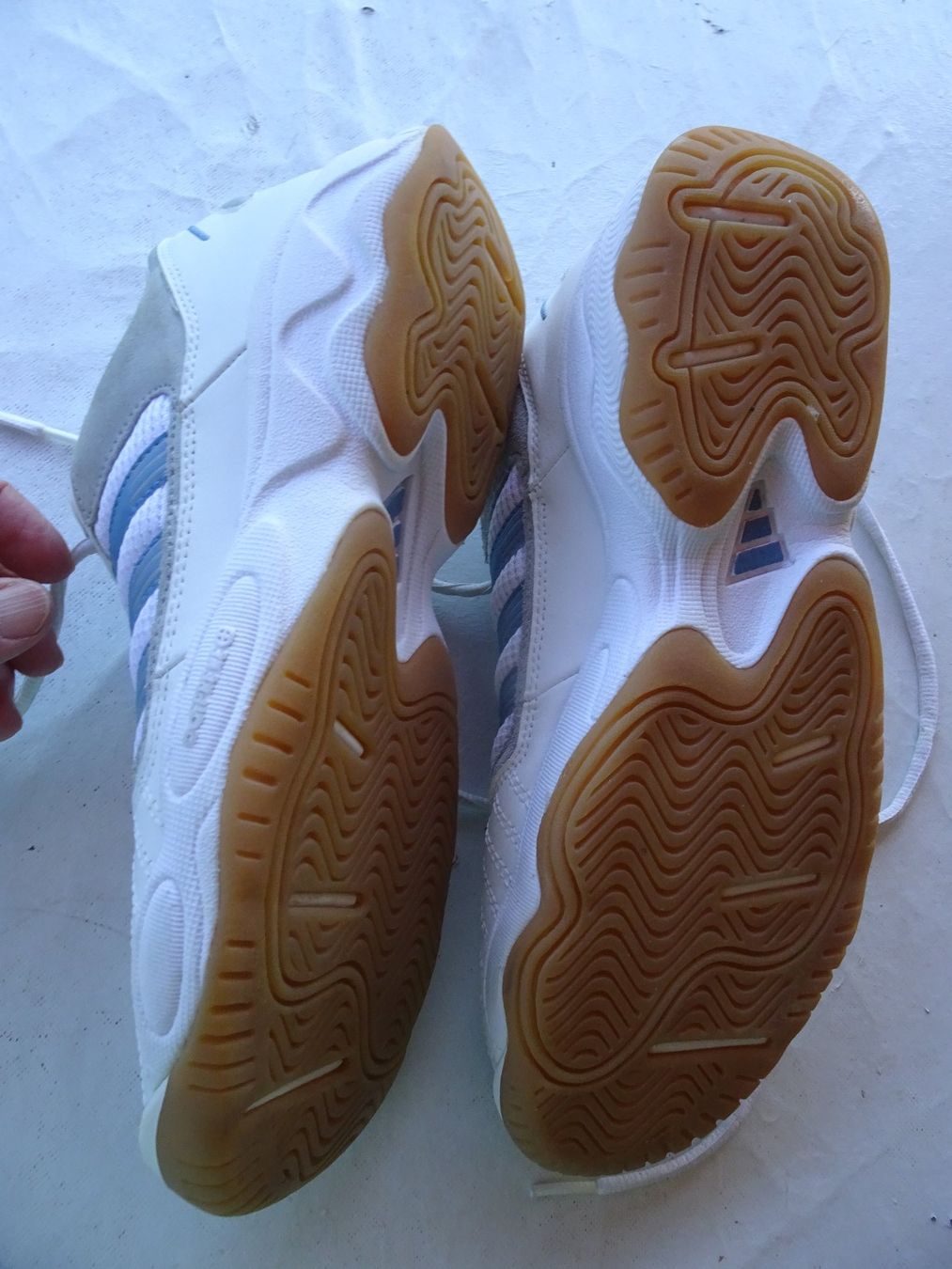 Adidas Damenschuhe: weiss-blaue Adidas Sneaker Gr. 40 – Neu (gemäss Beschreibung) aus männedorf von purzelchen 1