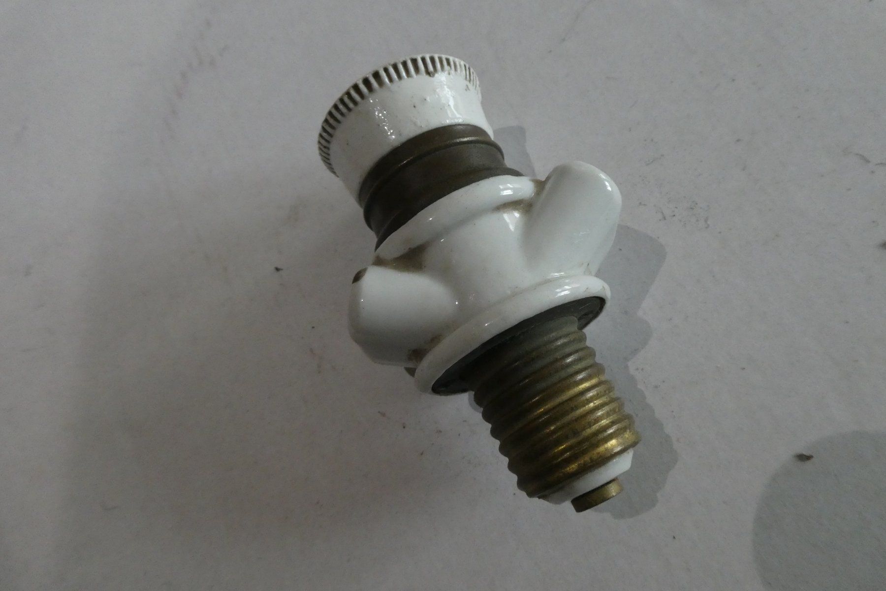 Lustres & lampes de plafonds: prise voleuse plafond – D'occasion à Fontaines NE par monloisir 3