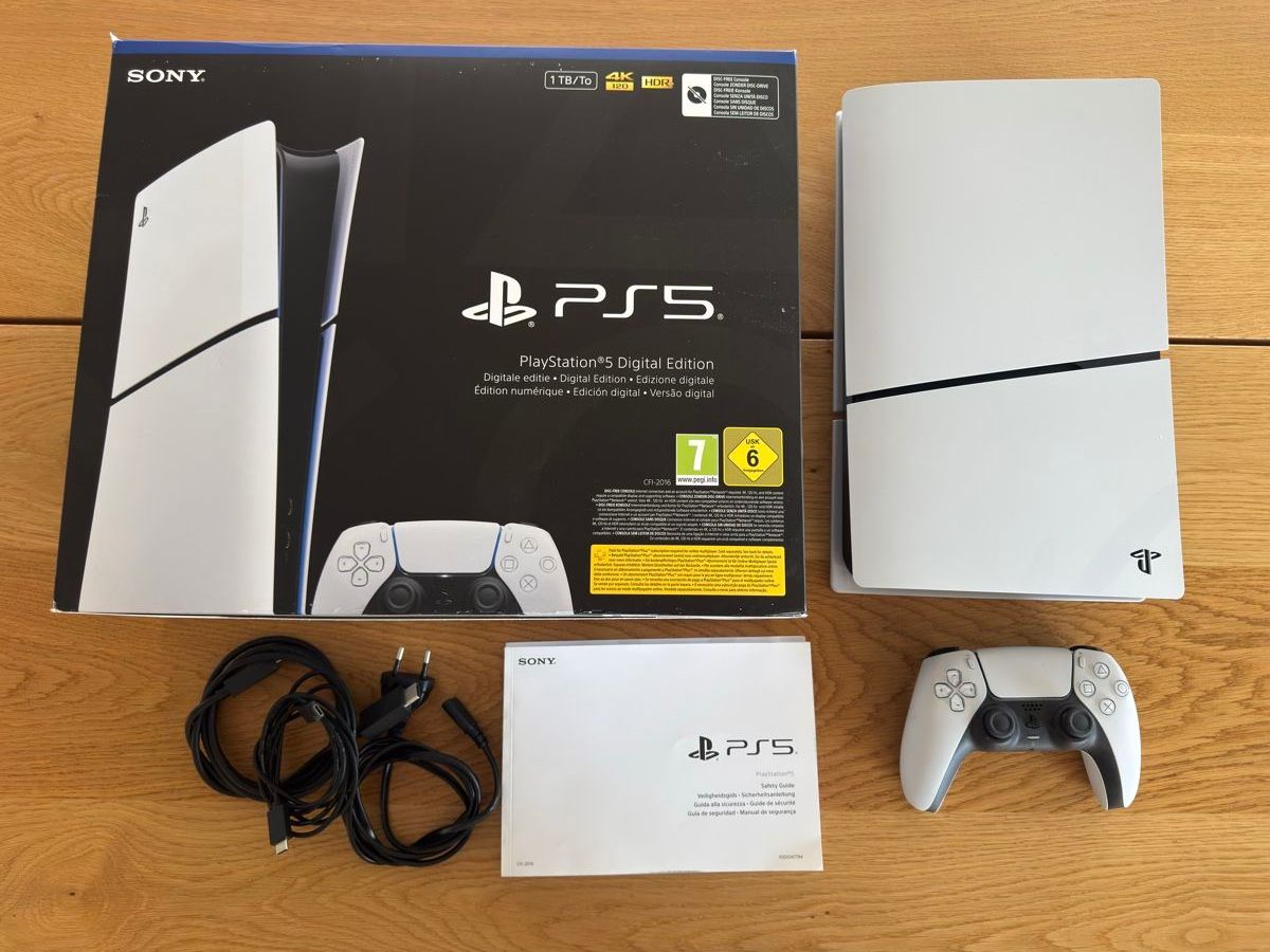 Sony Consoles: PS5 Slim Digital Edition – D'occasion à Bütschwil par brulu05